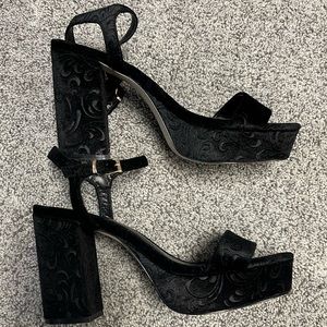 Shelly’s‎ London Black Velvet Platform Sandals Sz.9